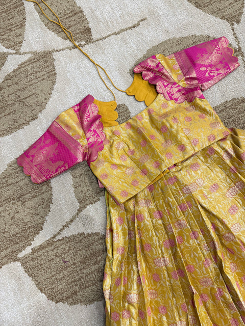 Teen Lehangas - Premium Kanchi Pattu Lehanga Set